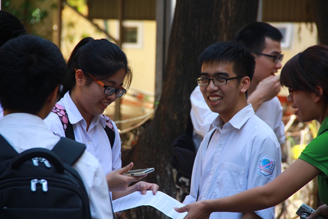 Nụ cười sau khi thi xong m&ocirc;n Văn