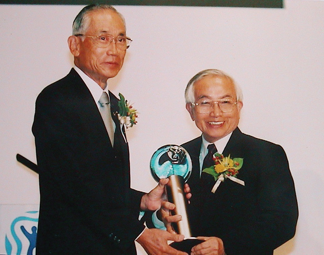 GS. V&otilde; Qu&yacute;, nh&agrave; m&ocirc;i trường học Việt Nam đ&atilde; được Tạp ch&iacute; Time (Mỹ) b&igrave;nh chọn l&agrave; người h&ugrave;ng về m&ocirc;i trường năm 2008