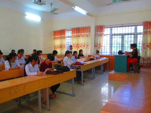 Giam thi nhac nho thi sinh trong ngay dau lam thu tuc du thi ĐH 2014