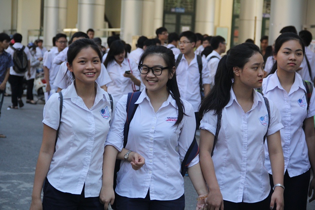 Hầu hết c&aacute;c em ra ph&ograve;ng thi với nụ cười tươi tắn tr&ecirc;n m&ocirc;i