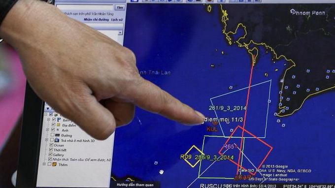 Bản đồ đường bay của chiếc MH370 trên màn hình máy tính tại sân bay Phú Quốc trước khi công tác tìm kiếm được triển khai - Ảnh: Reuters Bản đồ đường bay của chiếc MH370 trên màn hình máy tính tại sân bay Phú Quốc trước khi công tác tìm kiếm được triển khai - Ảnh: Reuters
