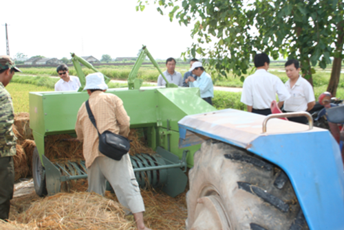 M&aacute;y thu gom đ&oacute;ng kiện vu&ocirc;ng 