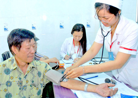 N&acirc;ng cao chất lượng kh&aacute;m chữa bệnh