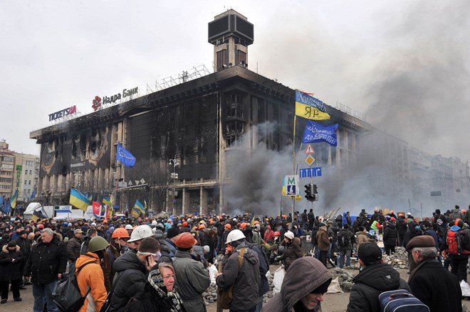 Khung cảnh như b&atilde;i chiến trường ở thủ đ&ocirc; Kiev ng&agrave;y 19/2 (Nguồn: AFP/TTXVN)