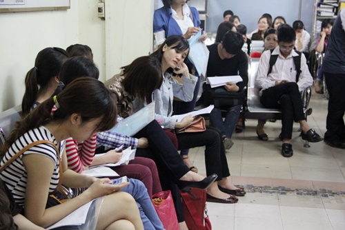 Để được gọi v&agrave;o ph&ograve;ng nộp, người d&acirc;n mất &iacute;t nhất một giờ đồng hồ để ho&agrave;n th&agrave;nh bản đăng k&yacute; nộp thuế