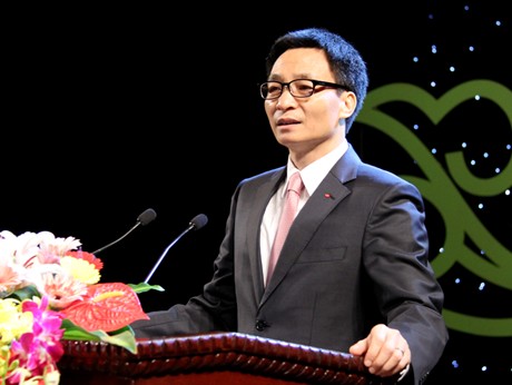 Ph&oacute; Thủ tướng Vũ Đức Đam: Hạnh ph&uacute;c kh&ocirc;ng hẳn ch&iacute;nh x&aacute;c l&agrave; y&ecirc;u thương hay được y&ecirc;u thương. Nhưng y&ecirc;u thương v&agrave; được y&ecirc;u thương chắc chắn sẽ đem lại những ph&uacute;t gi&acirc;y hạnh ph&uacute;c. Ảnh: VGP/Đ&igrave;nh Nam
