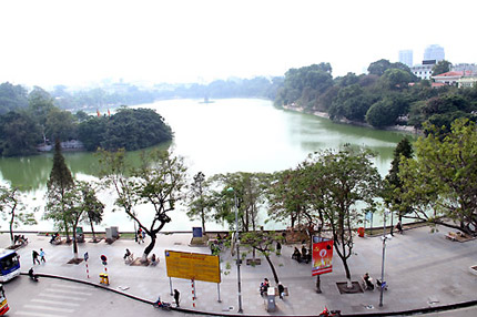 Phố đi bộ gần Hồ Gươm
