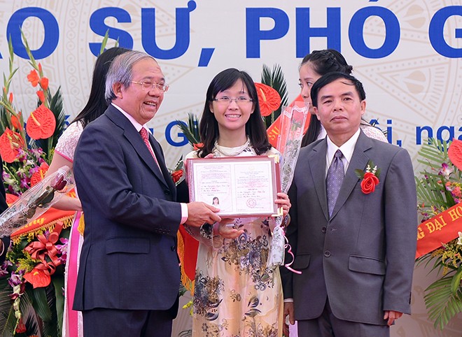 Một PGS của H&agrave; Nội được phong năm 2013