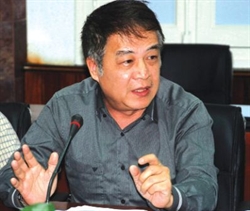 Nh&agrave; khoa học đầu ng&agrave;nh được tăng lương gấp 2. Trong ảnh l&agrave; GS Nguyễn Hữu Việt Hưng, người đạt giải Tạ Quang Bửu