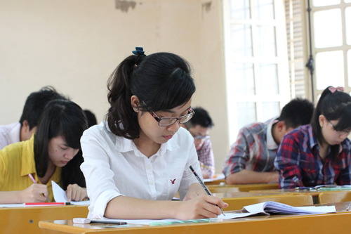 Th&iacute; sinh thi v&agrave;o ĐH FPT theo chuẩn SAT, GMAT