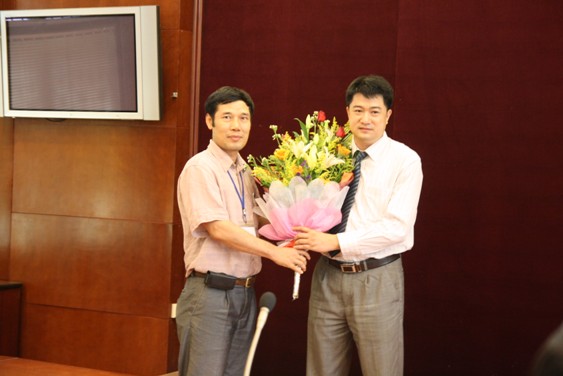 GS Trương Nam Hải v&agrave; PGS Chu Ho&agrave;ng H&agrave; (tr&aacute;i) l&agrave; 2 nh&agrave; khoa học của Viện C&ocirc;ng nghệ Sinh học.