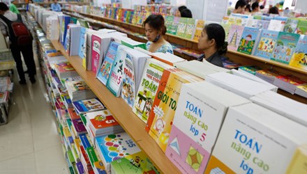 Khuyến khích tư nhân viết Sách giáo khoa