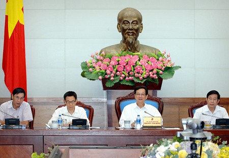 Thủ tướng Nguyễn Tấn Dũng chỉ đạo c&aacute;c bộ, ng&agrave;nh, địa phương phải đẩy nhanh việc ứng dụng CNTT v&agrave;o c&ocirc;ng t&aacute;c chỉ đạo, điều h&agrave;nh, quản l&yacute; Nh&agrave; nước. Ảnh: VGP/Nhật Bắc