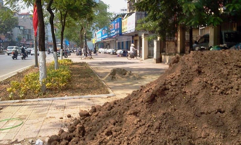 Vỉa h&egrave; H&agrave; Nội