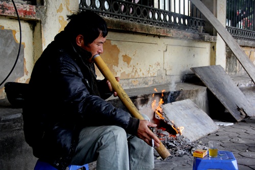 H&uacute;t thuốc l&agrave;o cho...ấm bụng