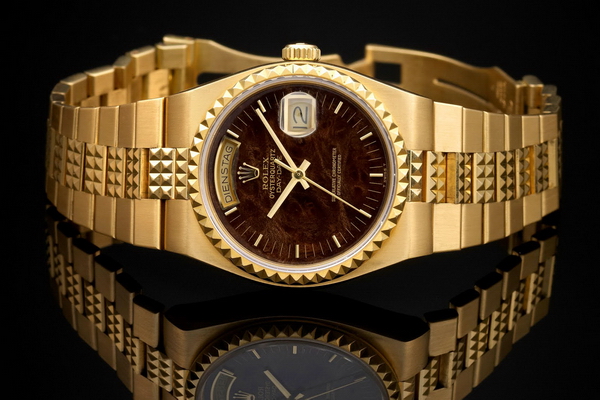 Đồng hồ Rolex: Anh h&ugrave;ng đi l&ecirc;n từ thời loạn