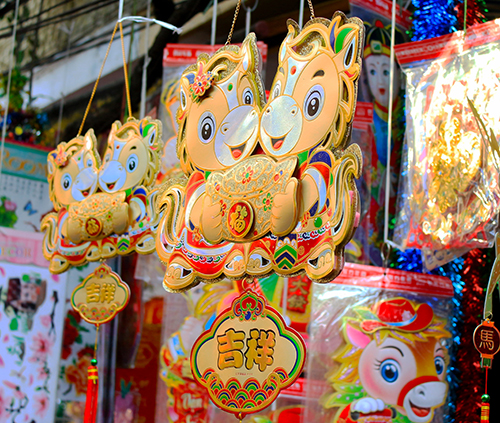 H&agrave;ng M&atilde; sặc sỡ ng&agrave;y Tết