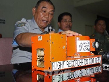 Theo AFP, c&aacute;c chuy&ecirc;n gia h&agrave;ng kh&ocirc;ng cho rằng việc t&agrave;u Australia v&agrave; Trung Quốc li&ecirc;n tục bắt được t&iacute;n hiệu 