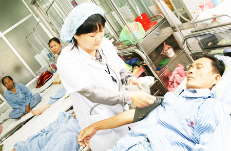 L&agrave;m thế n&agrave;o n&acirc;ng cao chất lượng kh&aacute;m chữa bệnh?
