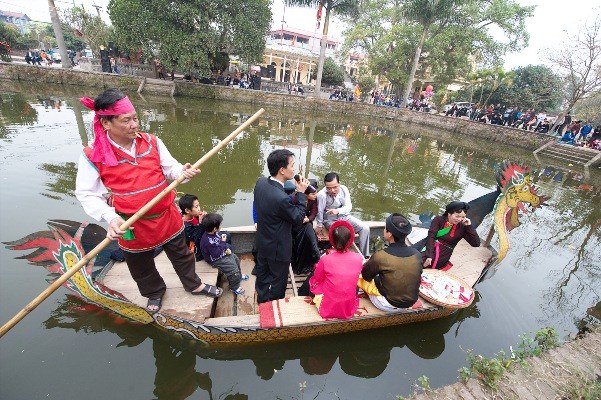 Lễ hội đầu năm đừng v&igrave; a dua
