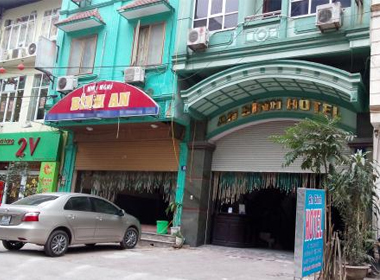 Nh&agrave; nghỉ tăng gi&aacute;, g&aacute;i gọi đợi qu&agrave; Valentine