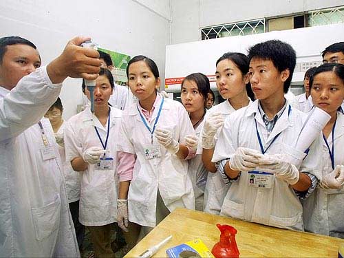L&agrave;m thế n&agrave;o để tăng lương giảng vi&ecirc;n đại học?