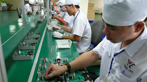 Việt Nam th&agrave;nh nước sản xuất thiết bị điện tử lớn của thế giới