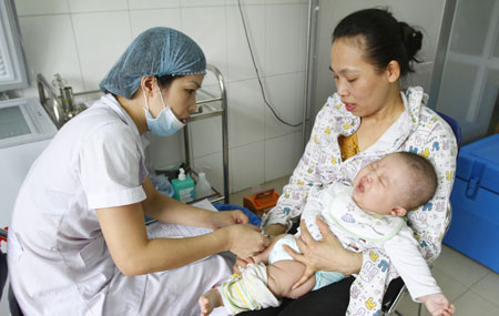 C&aacute;c b&agrave; mẹ cần lưu &yacute; thời gian ti&ecirc;m chủng cho trẻ