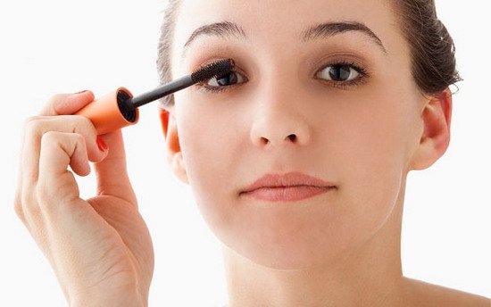 Bật m&iacute; c&aacute;ch trang điểm gi&uacute;p bạn trẻ hơn 5 &ndash; 10 tuổi