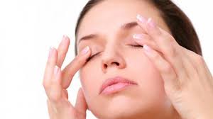 L&agrave;m việc nhiều tr&ecirc;n m&aacute;y t&iacute;nh - nguy&ecirc;n nh&acirc;n dẫn đến bệnh kh&ocirc; mắt nguy hiểm