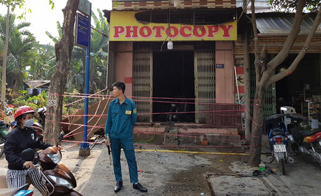 TP HCM: Tiệm photocopy bốc ch&aacute;y, b&eacute; trai 2 tuổi tử vong