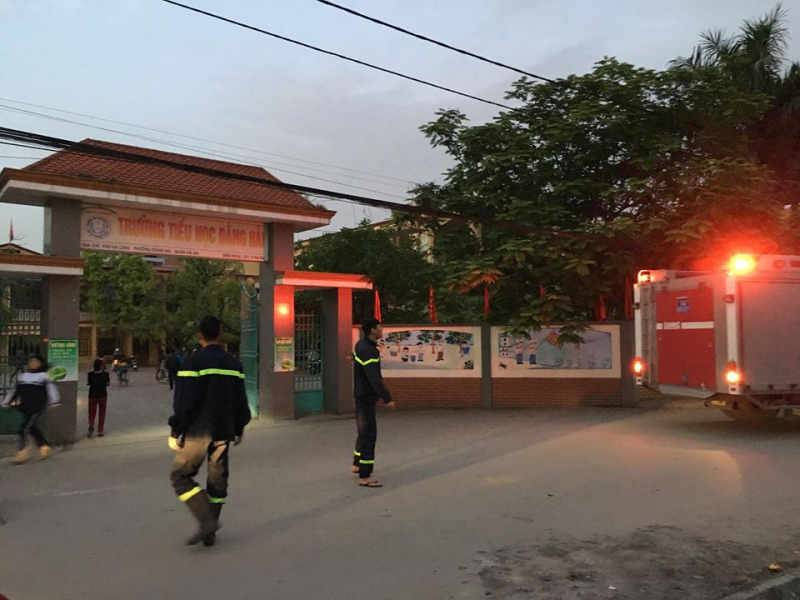 Hải Ph&ograve;ng: Ch&aacute;y trường tiểu học do đốt r&aacute;c ngo&agrave;i khu&ocirc;n vi&ecirc;n