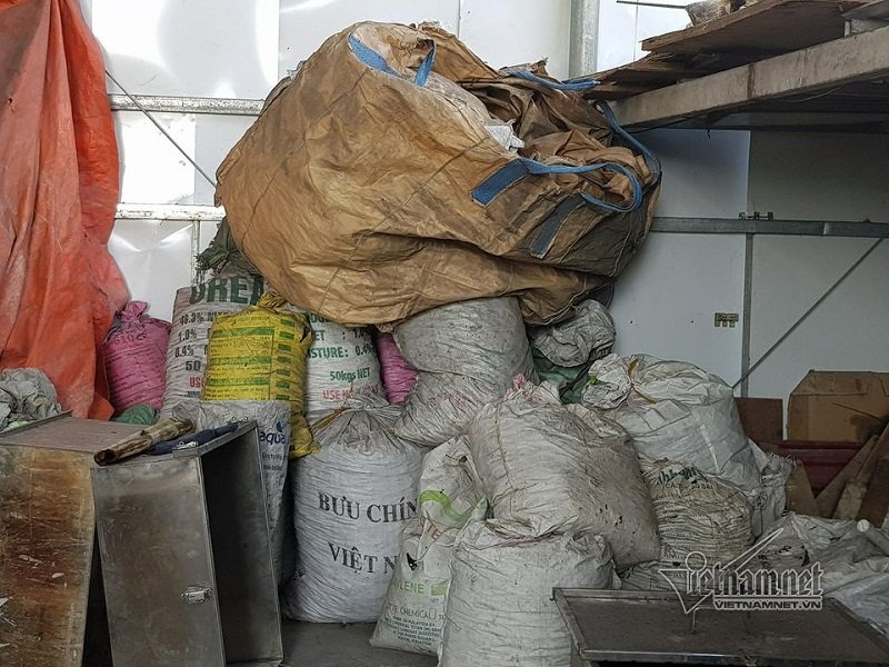 Bắt quả tang quy tr&igrave;nh sản xuất bột than tre của C&ocirc;ng ty Vianca 