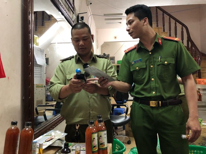 H&agrave; Nội: Thu giữ gần 2000 &lsquo;13Win OKVIP Cá cược bóng đá Đ&ocirc;ng y&rsquo; kh&ocirc;ng r&otilde; nguồn gốc