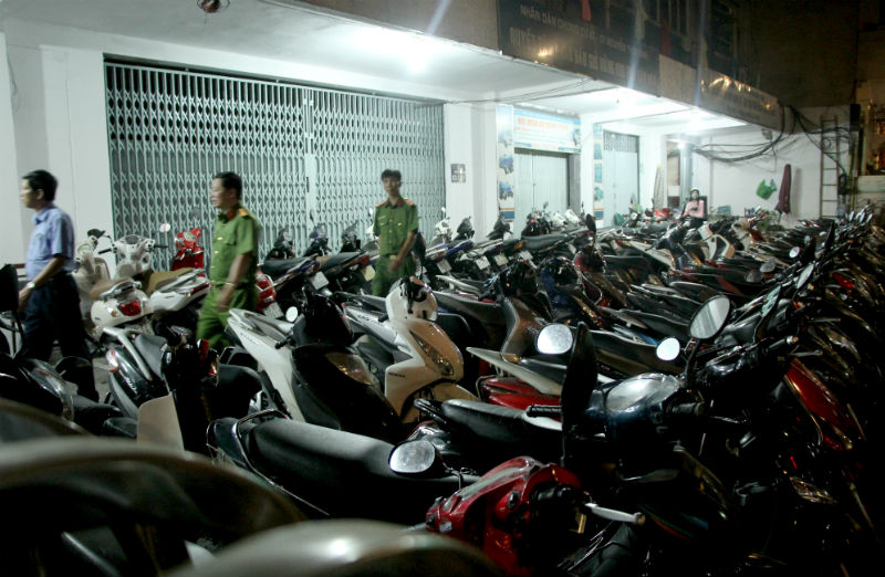 Nhận được đơn tố c&aacute;o, &ocirc;ng Đo&agrave;n Ngọc Hải kiểm tra c&ocirc;ng t&aacute;c PCCC l&uacute;c nửa đ&ecirc;m