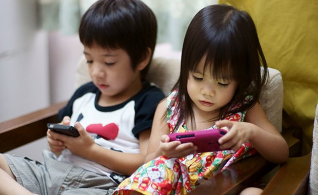 Tr&ograve; chơi điện tử phẫu thuật thẩm mỹ tr&ecirc;n Smarphone tiềm t&agrave;ng nguy hiểm với trẻ em