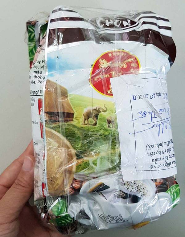 Ph&uacute; Y&ecirc;n: Kinh ho&agrave;ng ph&aacute;t hiện hơn 1.000 g&oacute;i c&agrave; ph&ecirc; giả l&agrave;m từ đậu n&agrave;nh, bắp