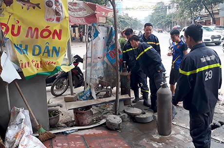 Y&ecirc;n B&aacute;i: Nổ lớn ở h&agrave;ng bơm b&oacute;ng bay nghệ thuật, khiến 1 người bị thương