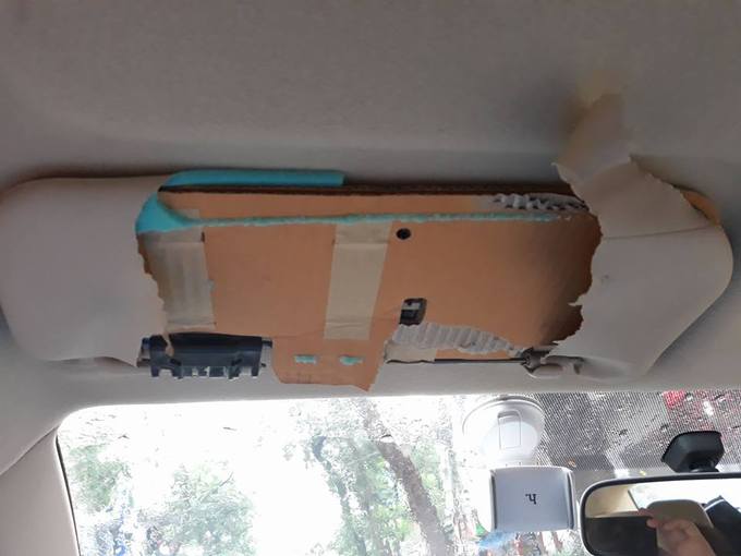 Toyota h&atilde;ng xe duy nhất sử dụng b&igrave;a carton l&agrave;m tấm chắn nắng cho &ocirc; t&ocirc;