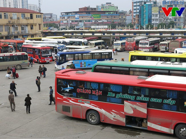 Nghỉ lễ 30/4 &ndash; 1/5: H&agrave; Nội cảnh b&aacute;o t&igrave;nh trạng h&agrave;nh kh&aacute;ch bị &lsquo;chặt ch&eacute;m&rsquo; gi&aacute; v&eacute; xe
