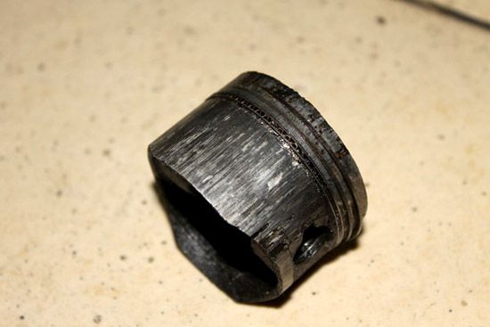 M&agrave;u kh&oacute;i ống xả kh&aacute;c nhau - cảnh b&aacute;o nguy cơ hỏng c&aacute;c bộ phận b&ecirc;n trong xe m&aacute;y