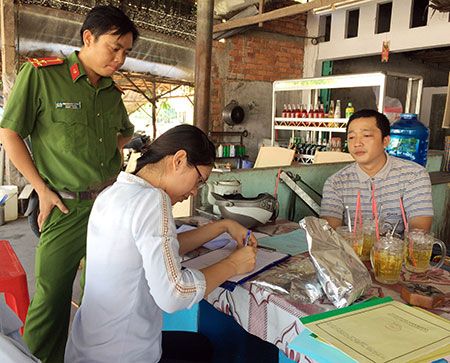 Hậu Giang: Ph&aacute;t hiện cơ sở sản xuất b&aacute;nh m&igrave; sử dụng chất phụ gia kh&ocirc;ng r&otilde; nguồn gốc xuất xứ