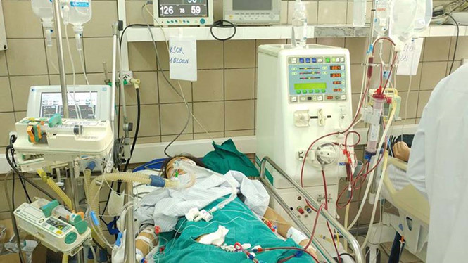 H&agrave; Nội: 3 trường hợp nhập viện do ngộ độc rượu chứa cồn methanol