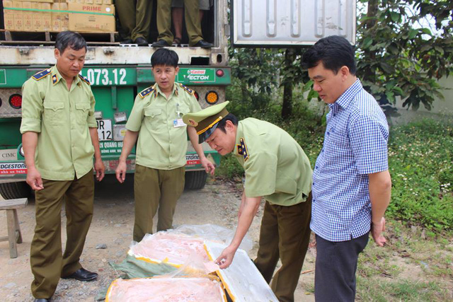 H&agrave; Nội: Bắt giữ hơn 10 tấn nầm lợn kh&ocirc;ng r&otilde; nguồn gốc đang tr&ecirc;n đường đi ti&ecirc;u thụ