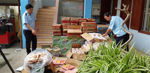 Cao Bằng: Lực lượng Hải quan bắt giữ hơn 1 tấn gia cầm, x&uacute;c x&iacute;ch c&oacute; nguồn gốc Trung Quốc