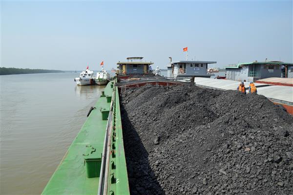 Lạng Sơn: Tịch thu 20 tấn than đ&aacute; kh&ocirc;ng r&otilde; nguồn gốc xuất xứ
