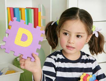 dạy bảng chữ c&aacute;i cho trẻ
