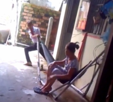 H&igrave;nh ảnh cắt ra từ clip ch&aacute;u chửi b&agrave;