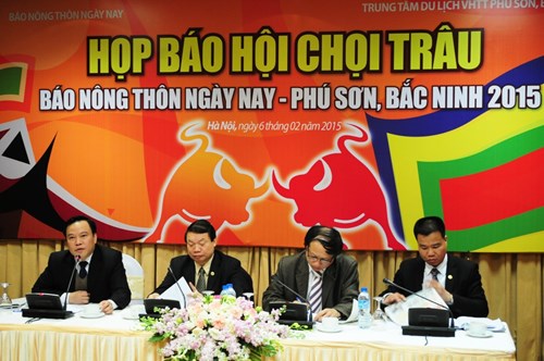 Buổi họp b&aacute;o về th&ocirc;ng tin hội chọi tr&acirc;u b&aacute;o N&ocirc;ng th&ocirc;n ng&agrave;y nay năm nay