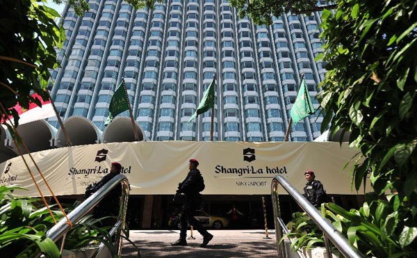 Gần nơi tổ chức đối thoại Shangri-la, cảnh s&aacute;t vừa nổ s&uacute;ng bắn chết 1 người